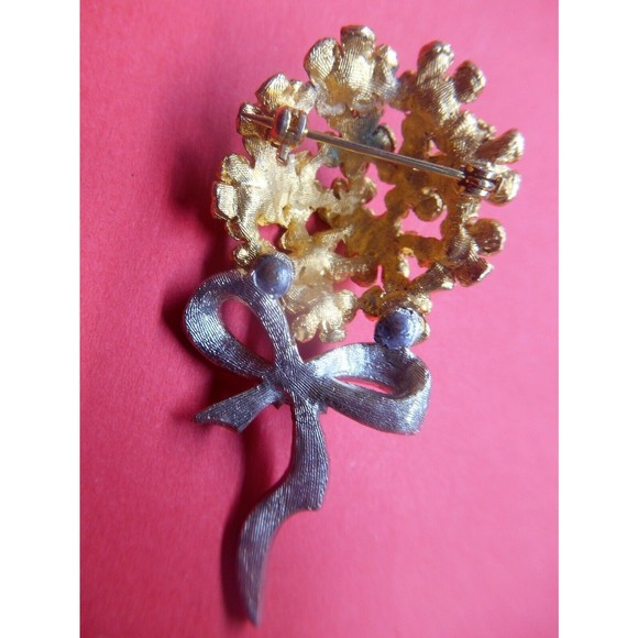Vintage 1980s Brooch Lapel Pin Flower Bouquet Clear Rhinestones Gold Tone Metal - Picture 2 of 2